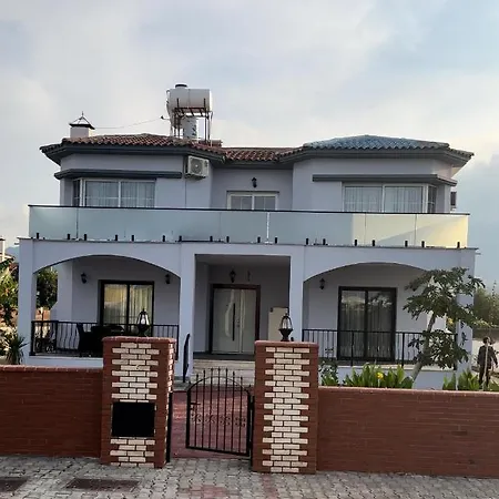 Villalex Kyrenia Luxe 빌라 *