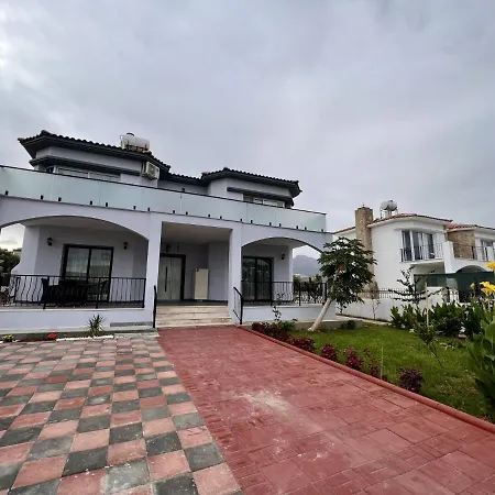 וילה Villalex Kyrenia Luxe *